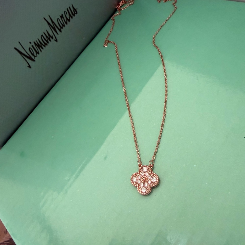 Enchanted Clover Rose Gold Necklace 18k